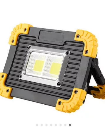 LED Spotlámpa – Újratölthető, hordozható, kültéri használatra