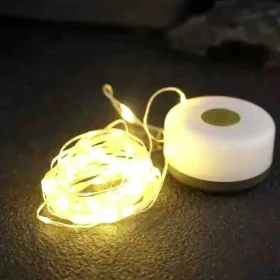 Hordozható LED fényfüzér töltőállomással 